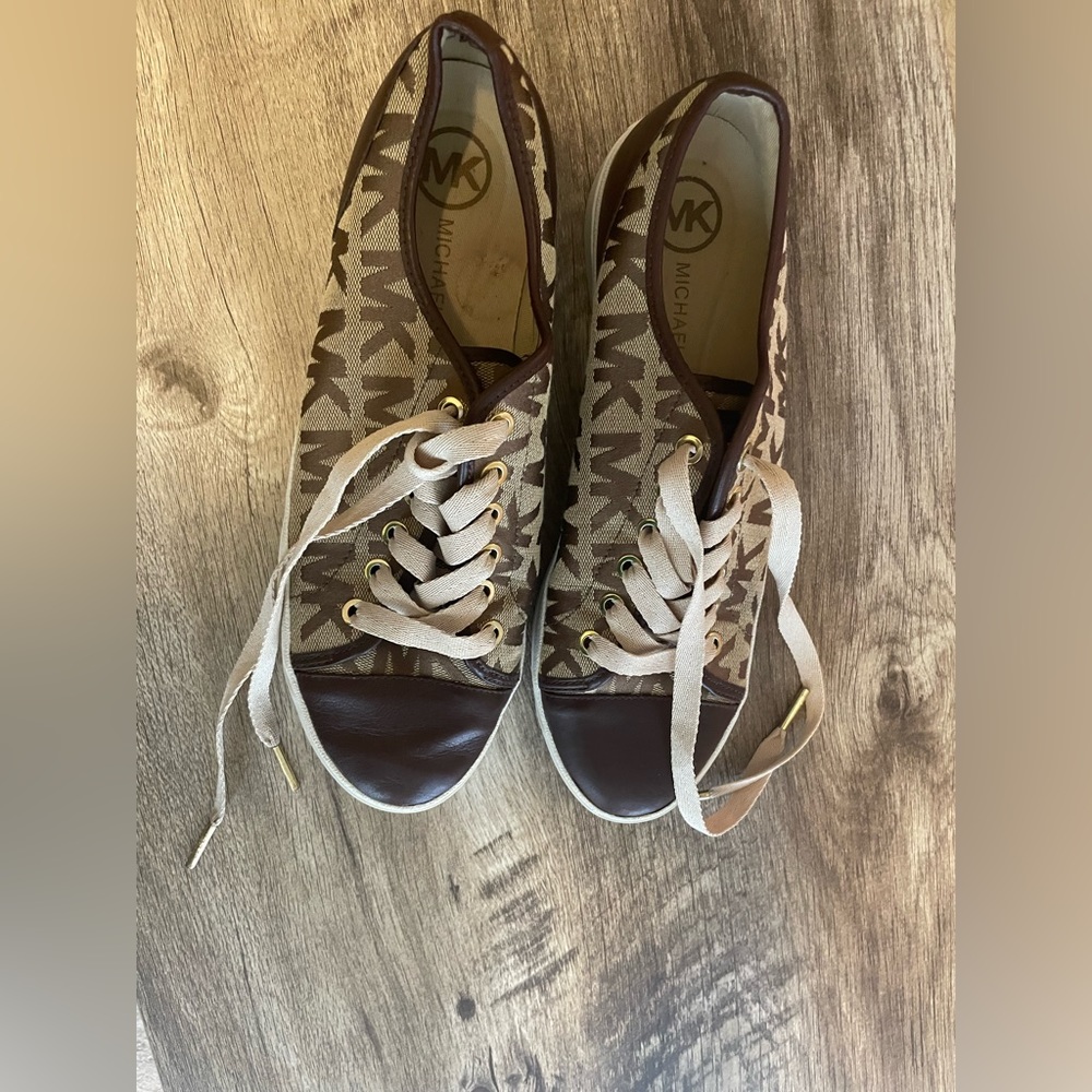 8.5 Michael Kors sneakers